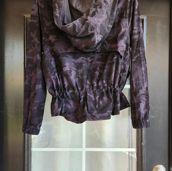 Lululemon Pack‎ It Up JacketIncognito Camo - Picture 10 of 13